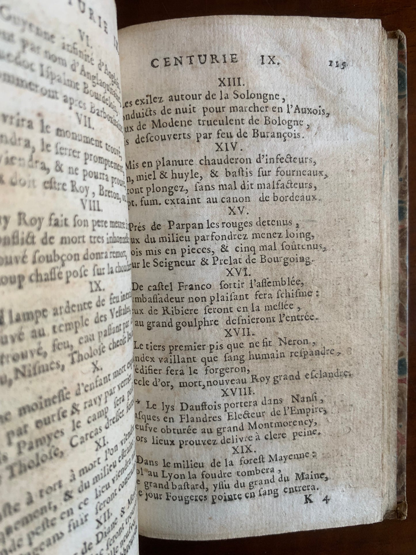 Les vrayes Centuries et Prophéties de Maistre Michel Nostradamus où se voit représenté tout ce qui c'est passé, tant en France, Espagne, Italie, Allemagne, Angleterre, qu'autres parties du Monde - 1690