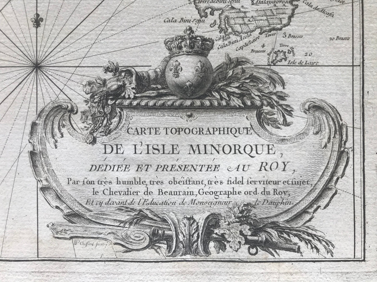 Carte typographique de L'Isle Minorque dédiée et présentée au Roy, Par son très humble, très obéissant, très fidel serviteur et sujet, le Chevalier de Beaurain, géographe ord. du Roy, et cy devant de l'éducation de Monseigneur le Dauphin - 1756