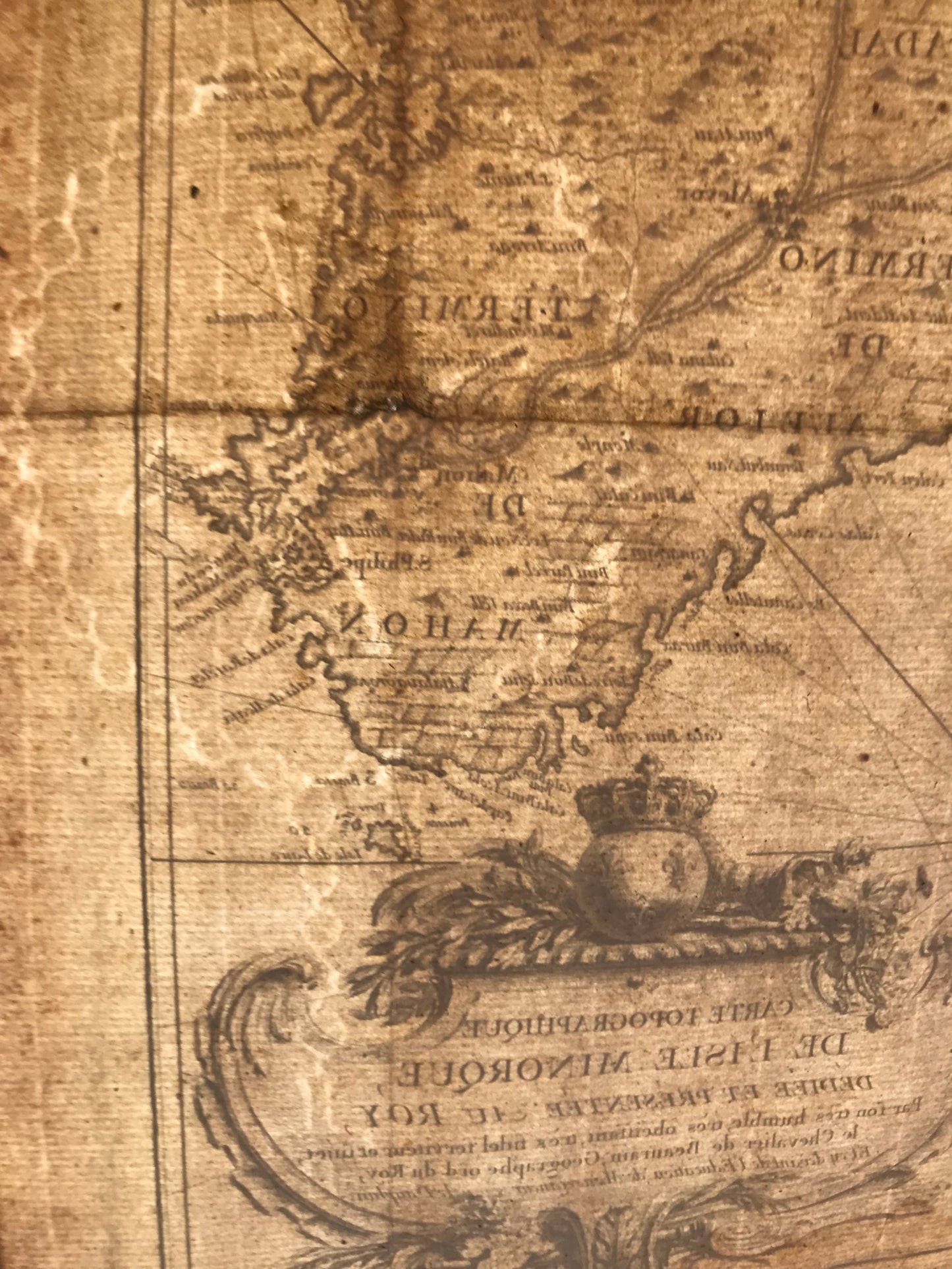 Carte typographique de L'Isle Minorque dédiée et présentée au Roy, Par son très humble, très obéissant, très fidel serviteur et sujet, le Chevalier de Beaurain, géographe ord. du Roy, et cy devant de l'éducation de Monseigneur le Dauphin - 1756