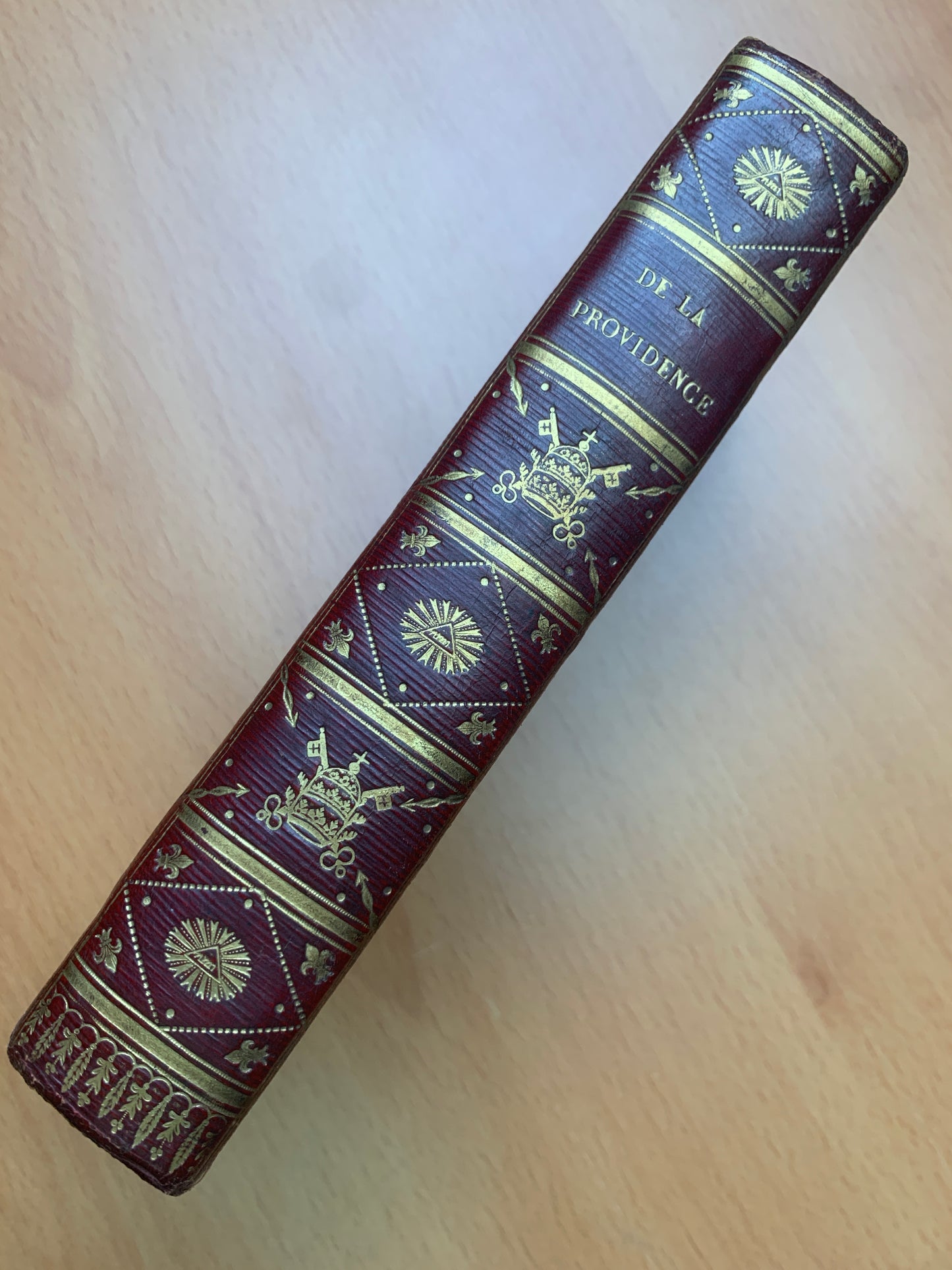 Reliure aux armes du Comte d'Artois futur Charles X - La providence faisant tout pour le bonheur des hommes Trenqualye - 1816